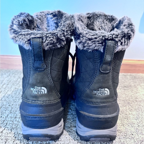 The North Face Women's Waterproof Black Winter Boots with fur, sz 9 - Picture 4 of 7